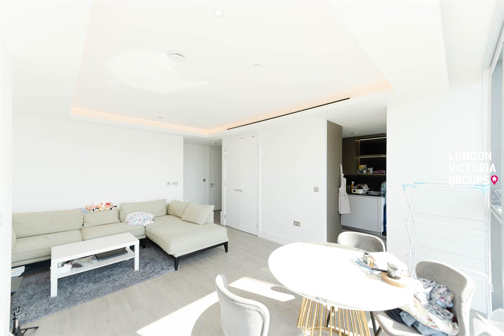 1 bed property in Carrara Tower, 1 Bollinder Place, London